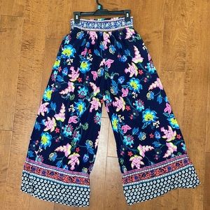 Wide-legged lounge pants.